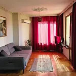 Business Park Retreat: 1Br With Mountain View