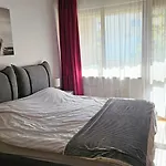 Business Park Retreat: 1Br With Mountain View