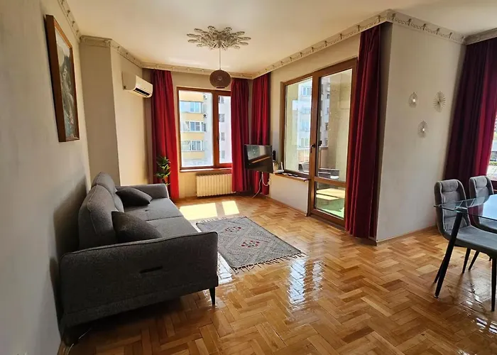 Business Park Retreat: 1Br With Mountain View