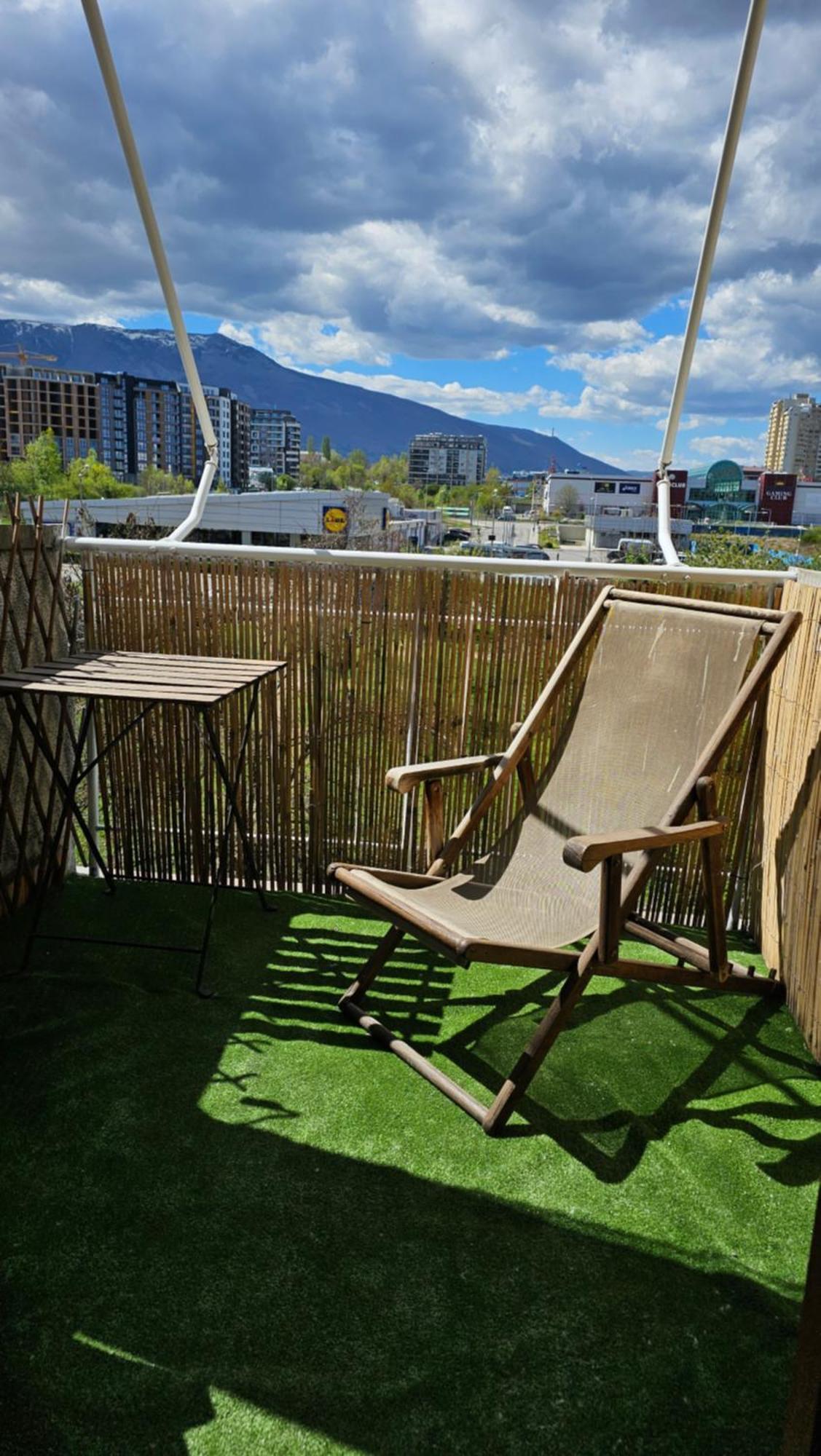 Business Park Retreat: 1br With Mountain View Appartamento