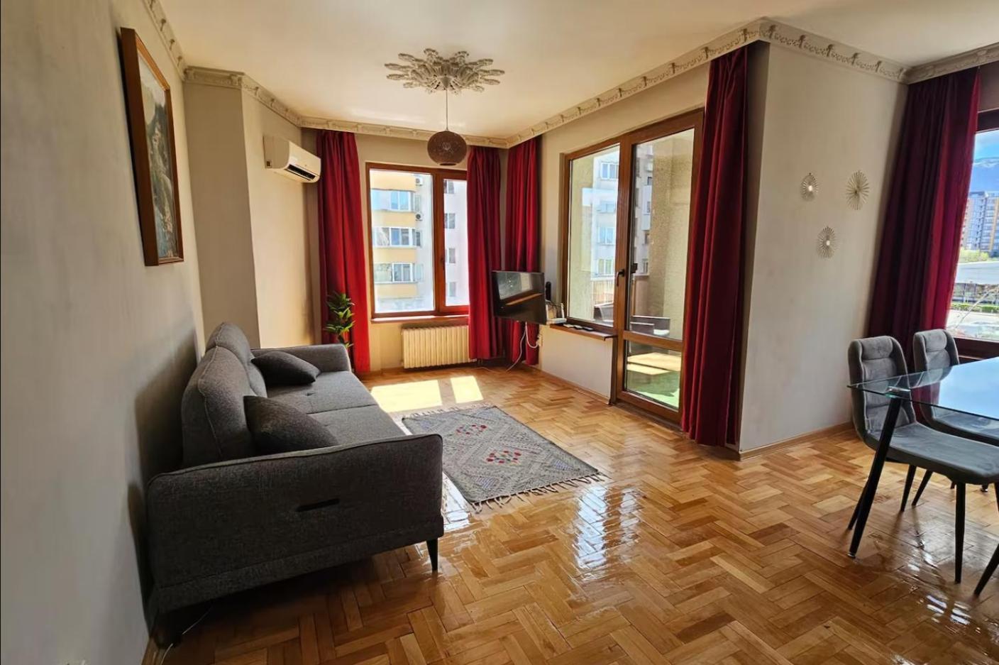 Business Park Retreat: 1br With Mountain View Appartamento