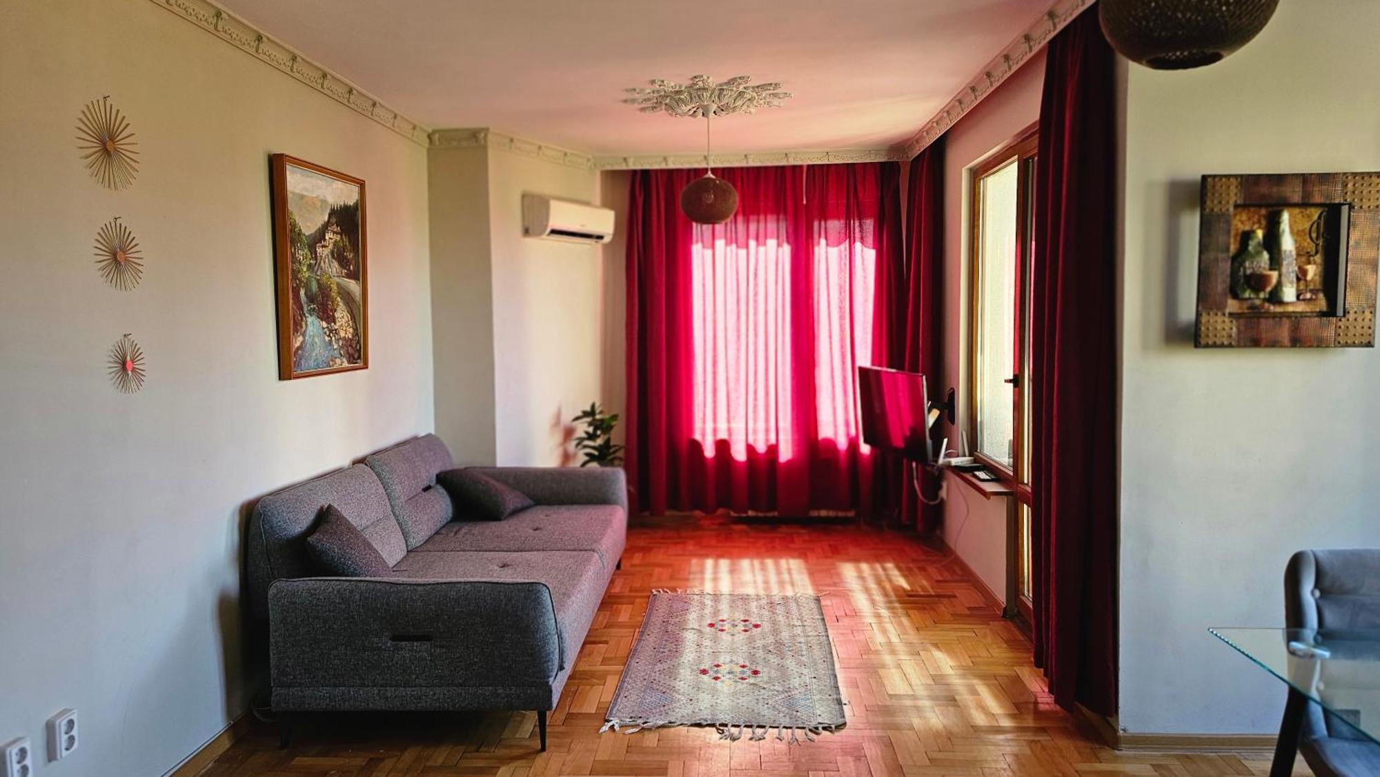 Business Park Retreat: 1br With Mountain View Sofia