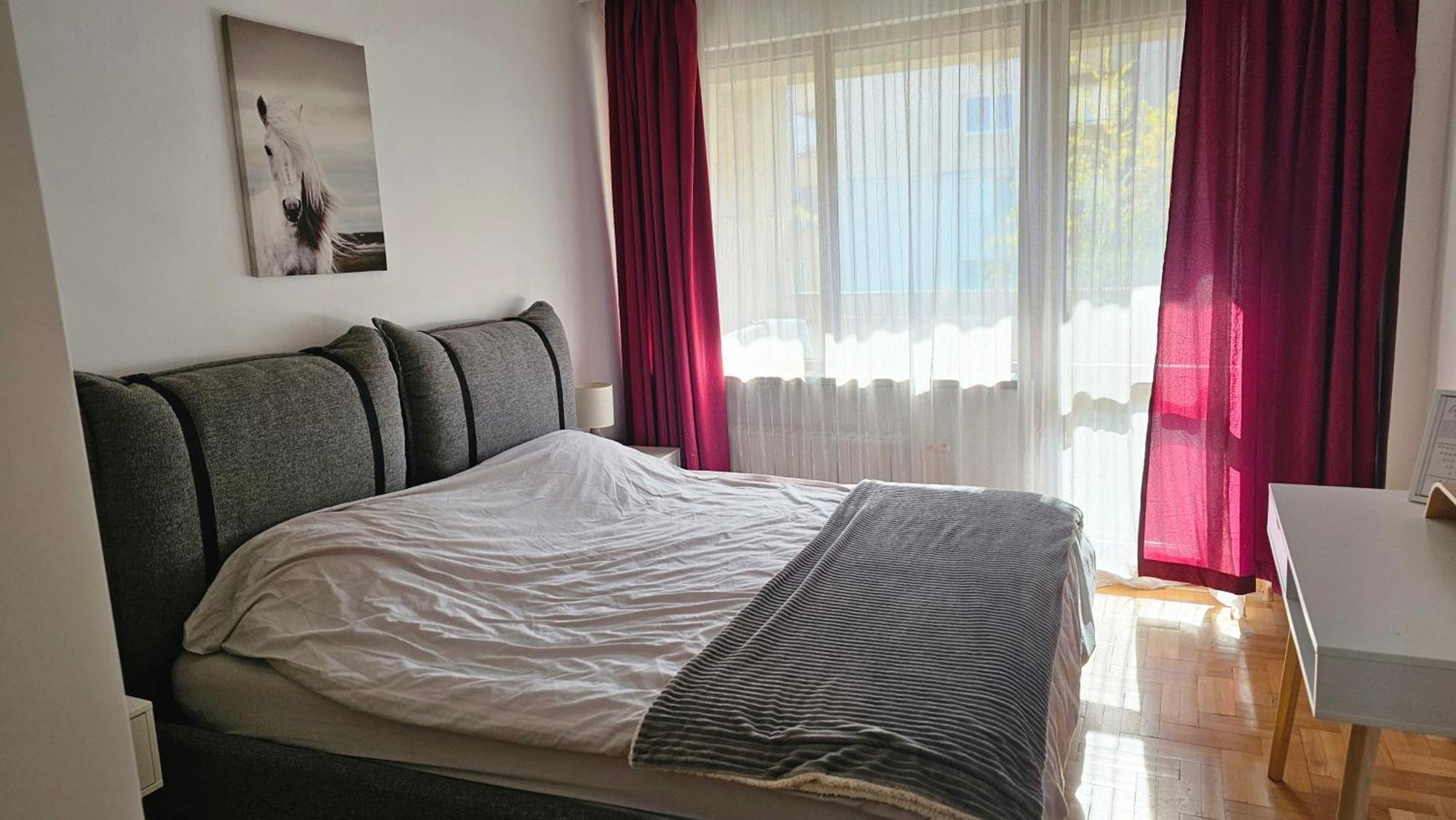 Business Park Retreat: 1br With Mountain View Appartamento